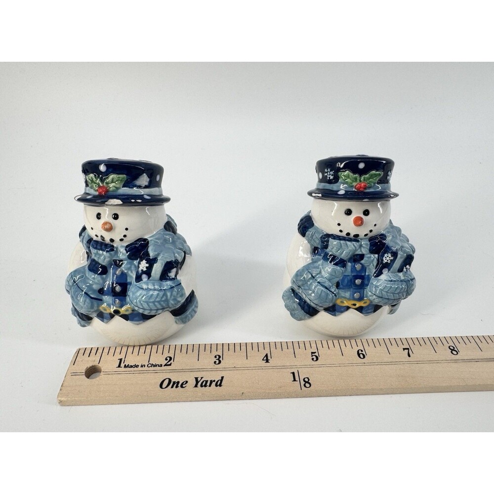 Ceramic Hugging Snowmen Salt & Pepper Shakers Blue White Winter Set - Picture 11 of 12